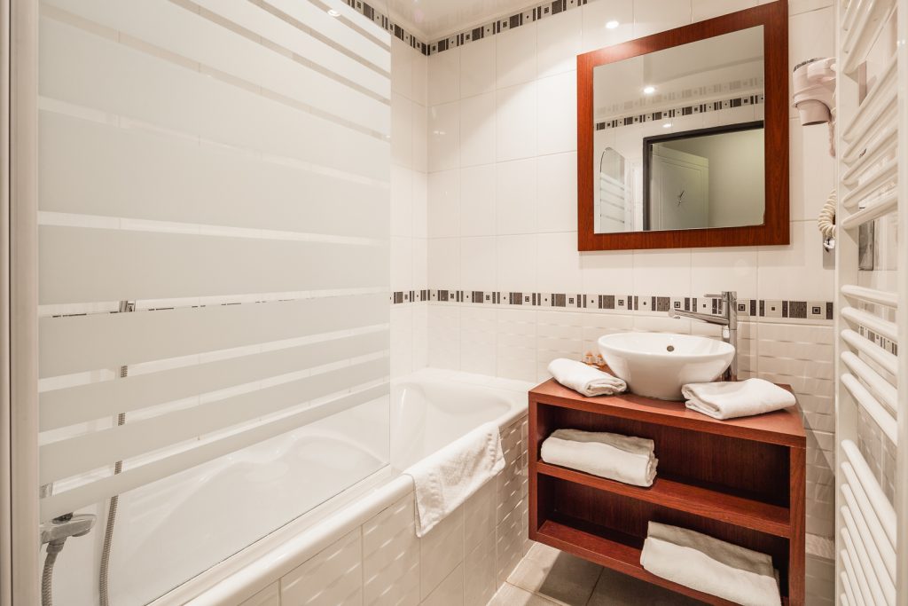Salle de bain de la résidence hôtelière / hôtel le Ruby Suites à Strasbourg