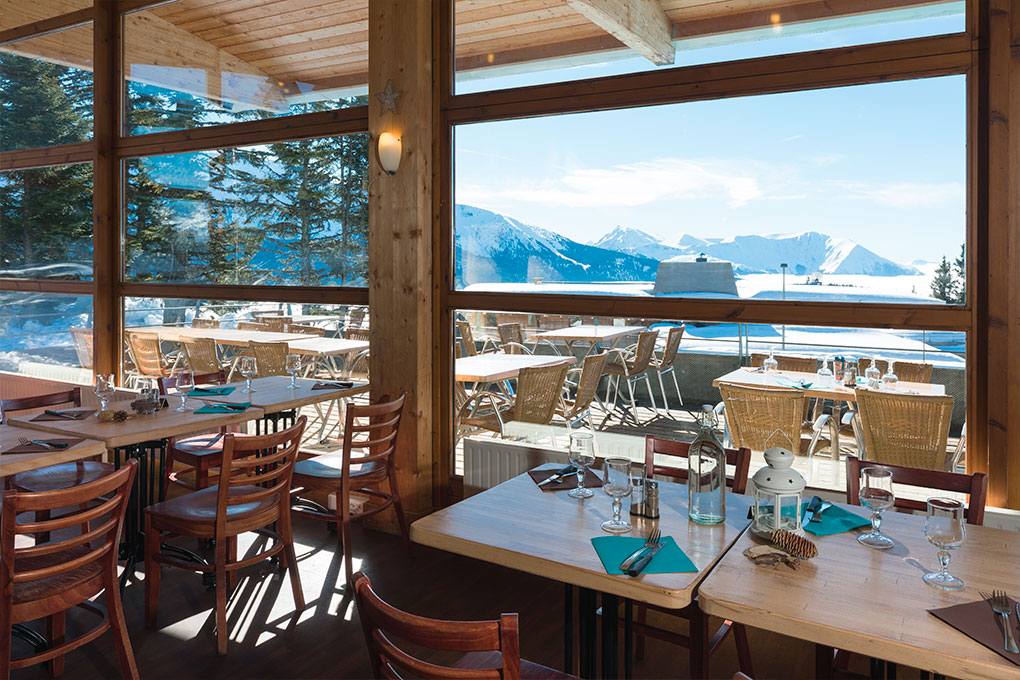 Vue à l'extérieur du restaurant des villages du Bachat.